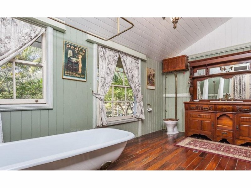 111 Mirbelia Street, Kenmore Hills QLD 4069