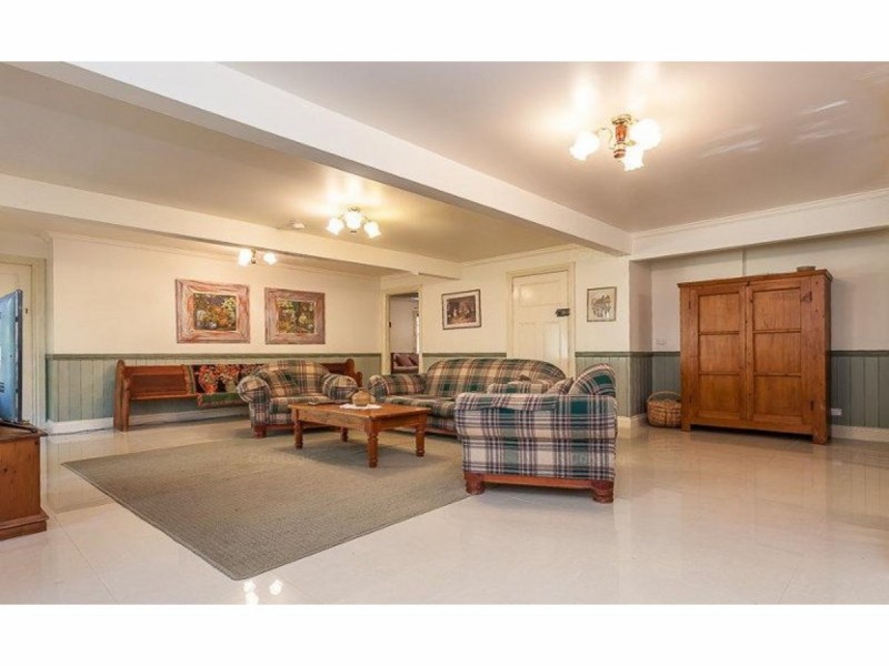 111 Mirbelia Street, Kenmore Hills QLD 4069