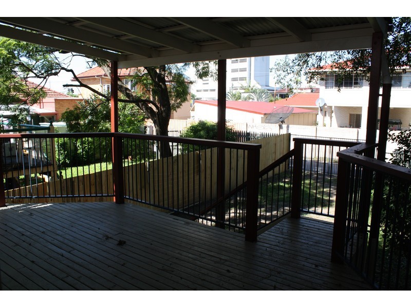 18 Lockerbie Street, Kangaroo Point QLD 4169