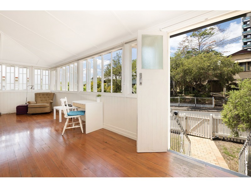 4 Scott Street, Red Hill QLD 4059