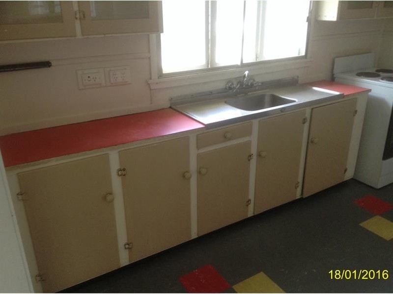 24 Eric Road, Holland Park QLD 4121