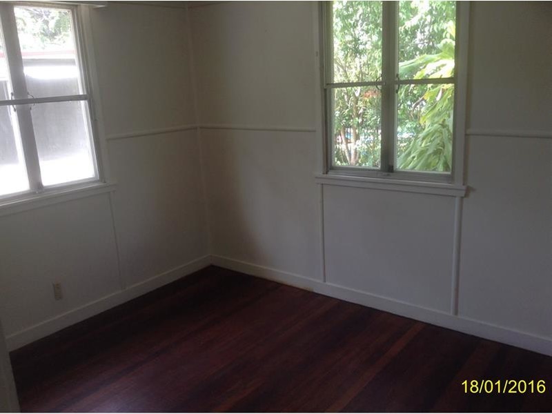 24 Eric Road, Holland Park QLD 4121