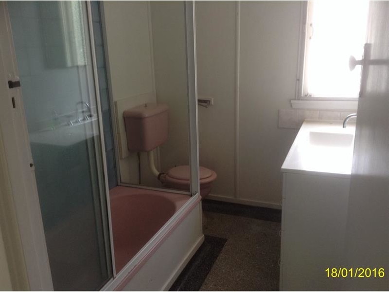 24 Eric Road, Holland Park QLD 4121