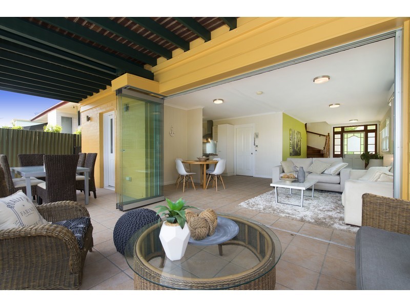 69 Swan Street, Shorncliffe QLD 4017