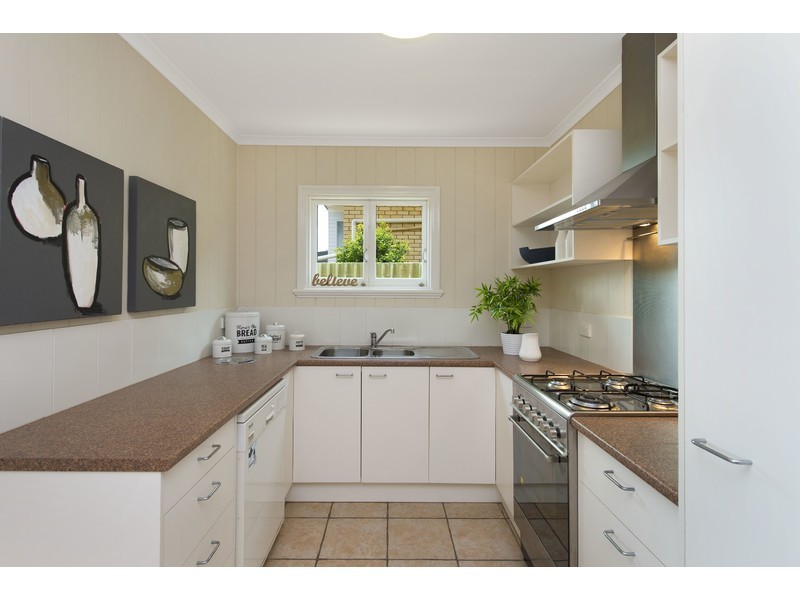 69 Swan Street, Shorncliffe QLD 4017