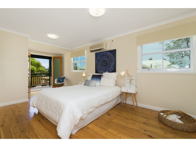 69 Swan Street, Shorncliffe QLD 4017