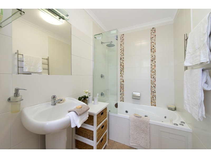 69 Swan Street, Shorncliffe QLD 4017