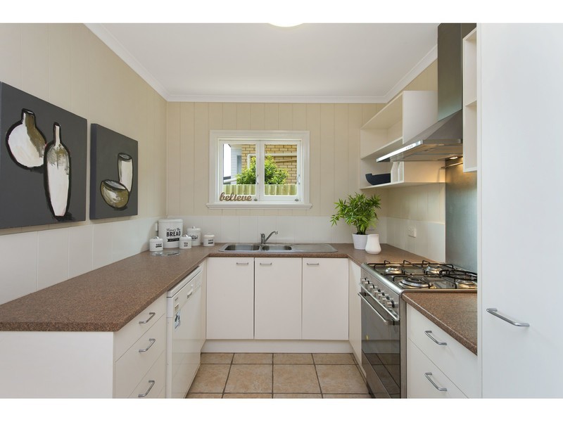 69 Swan Street, Shorncliffe QLD 4017