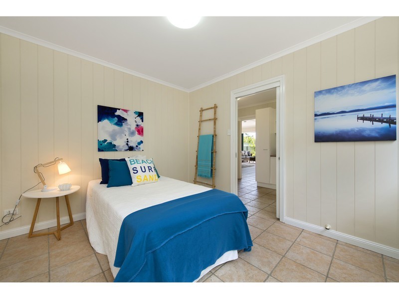 69 Swan Street, Shorncliffe QLD 4017