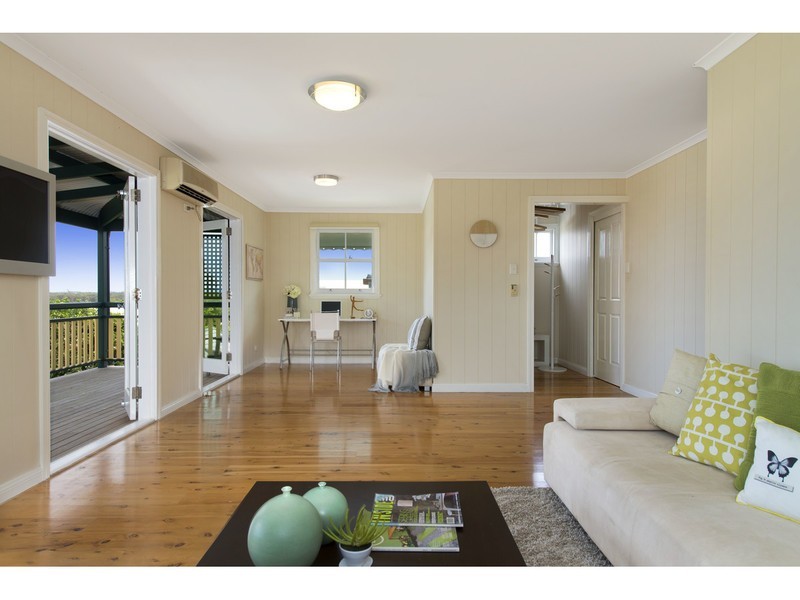 69 Swan Street, Shorncliffe QLD 4017