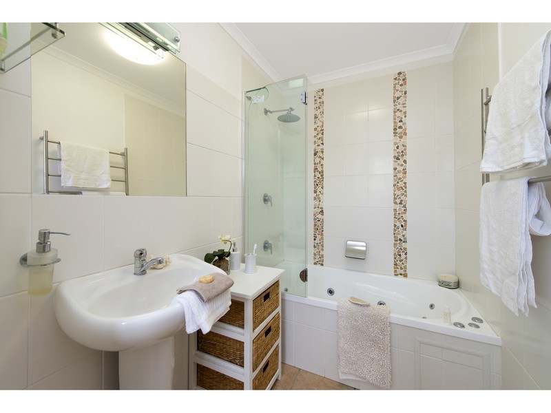 69 Swan Street, Shorncliffe QLD 4017