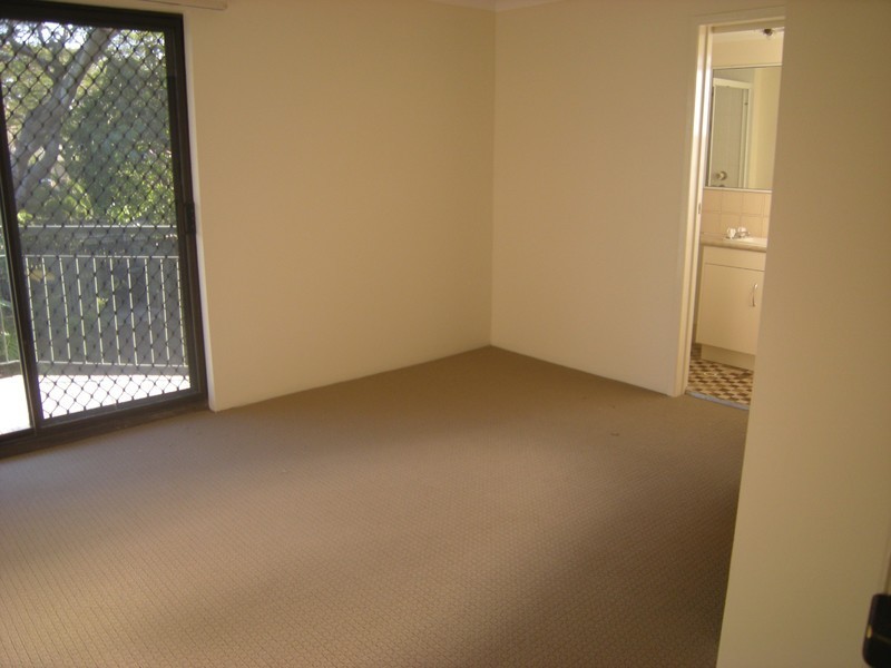 9/123 Central Avenue, Indooroopilly QLD 4068