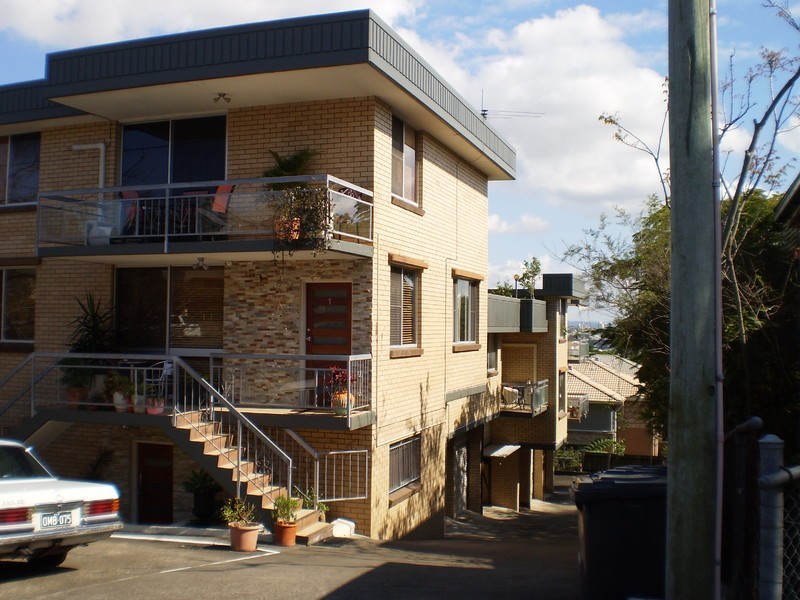 2/30 Curd Street, Greenslopes QLD 4120