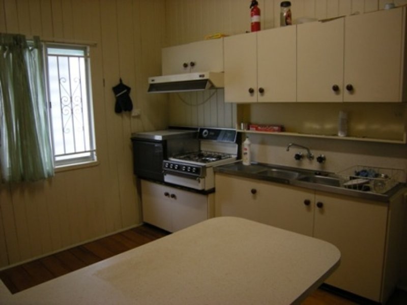 22 Lewis Street, Camp Hill QLD 4152