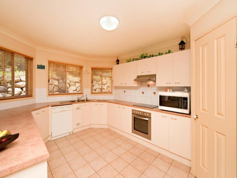 6 Elderberry Court, Eatons Hill QLD 4037