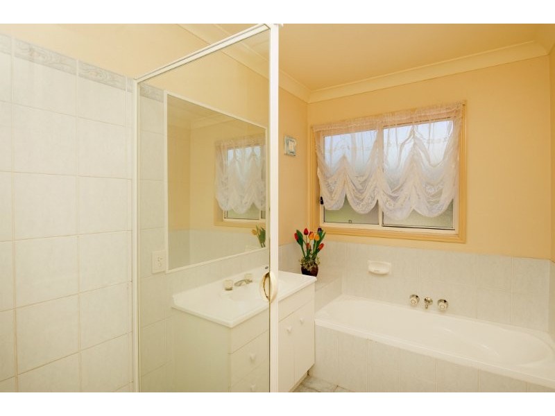 6 Elderberry Court, Eatons Hill QLD 4037