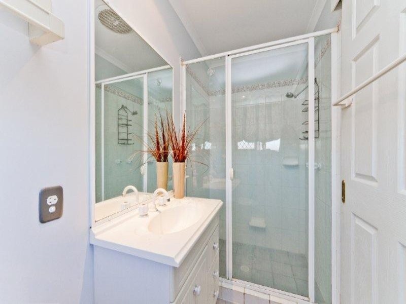 8 Felicia Place, Eatons Hill QLD 4037