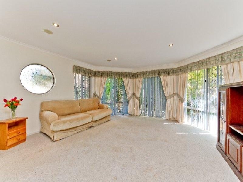 8 Felicia Place, Eatons Hill QLD 4037