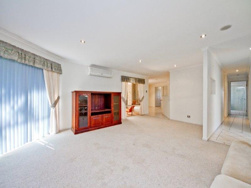 8 Felicia Place, Eatons Hill QLD 4037