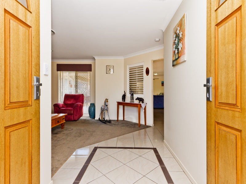 8 Fir Place, Warner QLD 4500