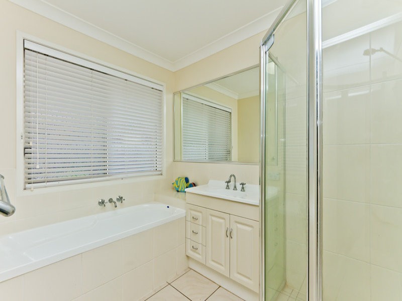 8 Fir Place, Warner QLD 4500