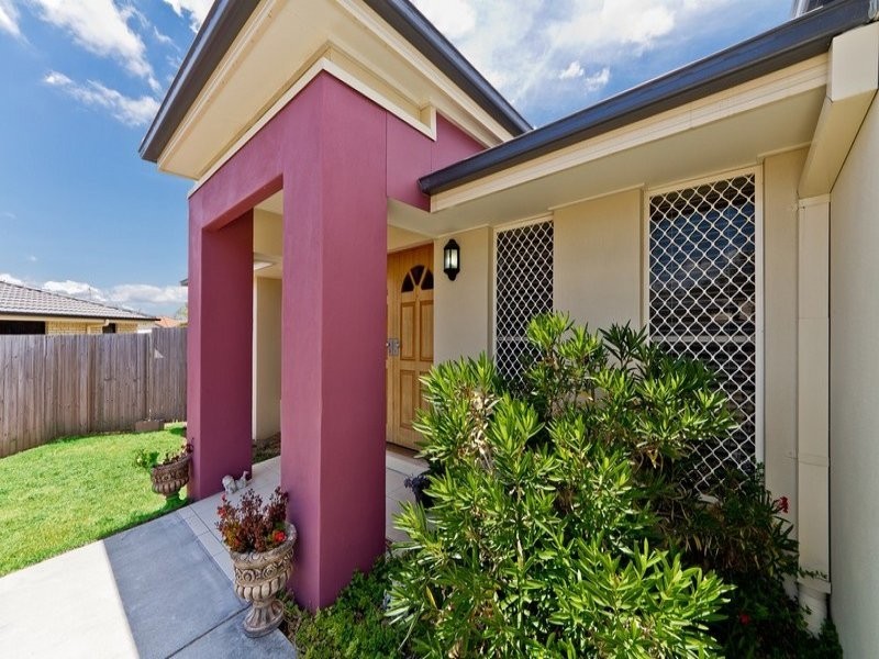 8 Fir Place, Warner QLD 4500