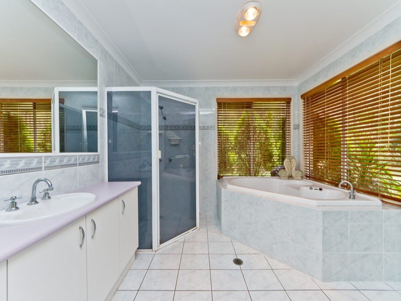2 Alpinia Court, Albany Creek QLD 4035