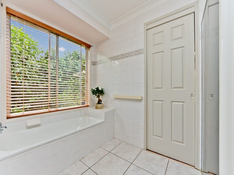 2 Alpinia Court, Albany Creek QLD 4035