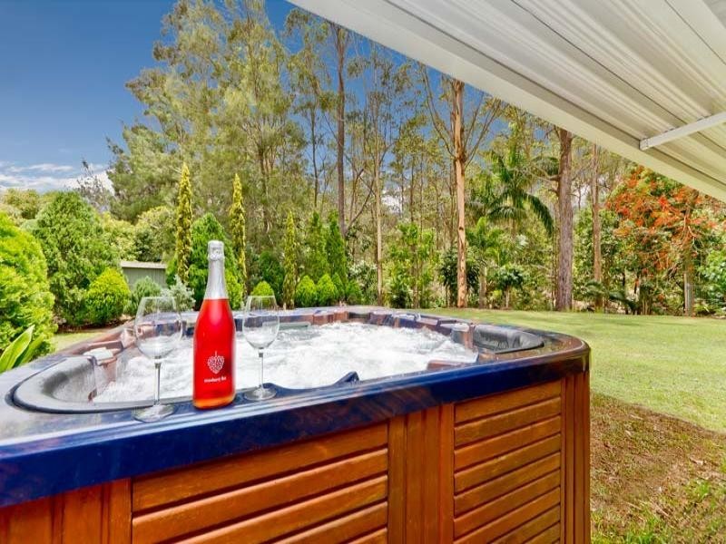 2 Alpinia Court, Albany Creek QLD 4035