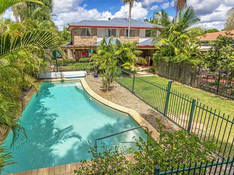 18 Saraband Drive, Eatons Hill QLD 4037
