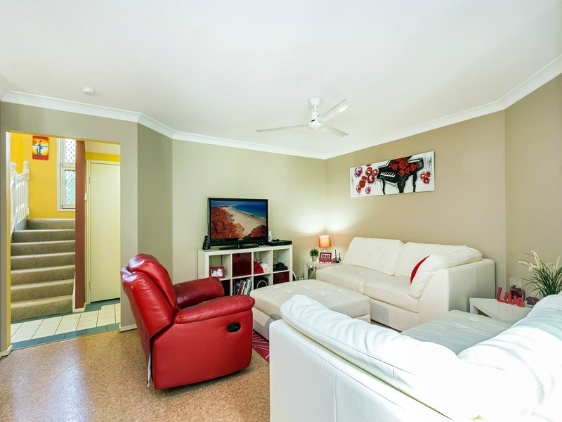 18 Saraband Drive, Eatons Hill QLD 4037
