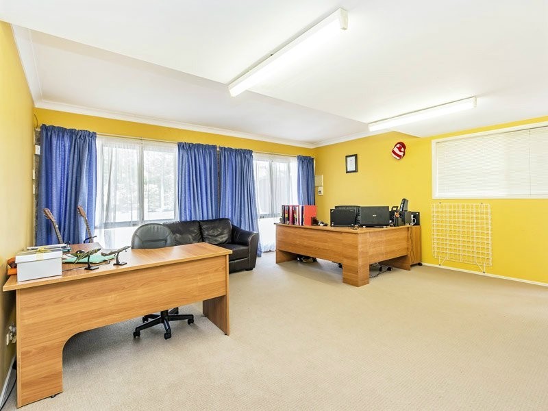 18 Saraband Drive, Eatons Hill QLD 4037