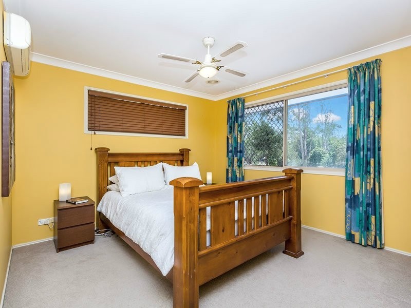 18 Saraband Drive, Eatons Hill QLD 4037