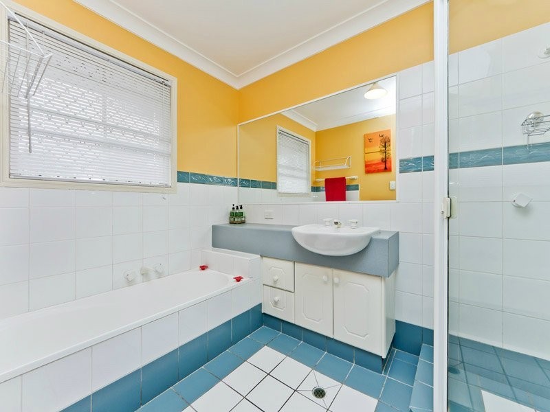 18 Saraband Drive, Eatons Hill QLD 4037
