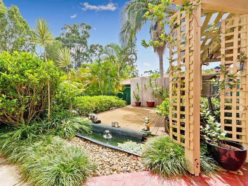 18 Saraband Drive, Eatons Hill QLD 4037
