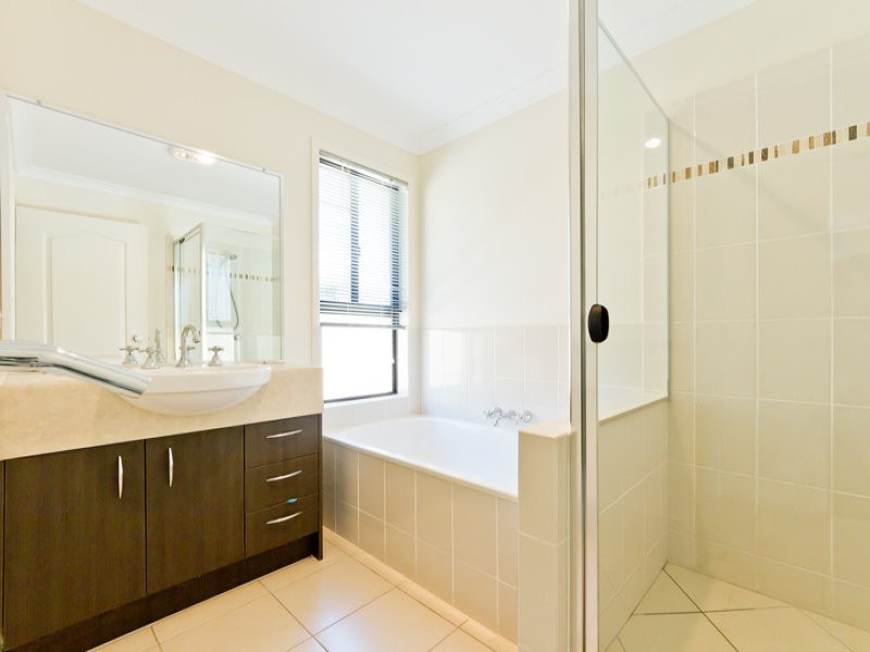 21 Louise Court, Cashmere QLD 4500