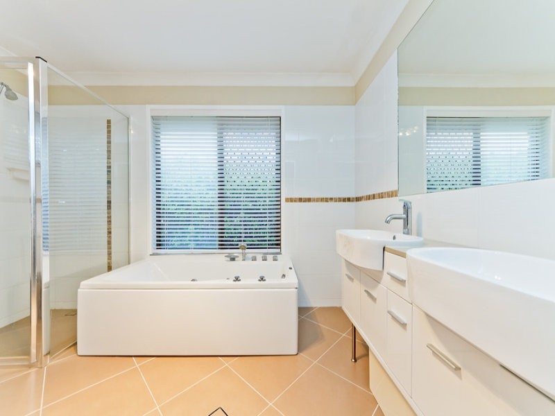 7 Tanager Street, Albany Creek QLD 4035