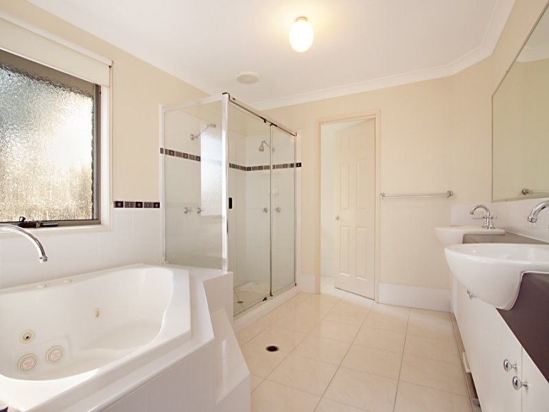 6 Girraween Place, Cashmere QLD 4500