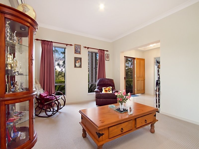 6 Girraween Place, Cashmere QLD 4500