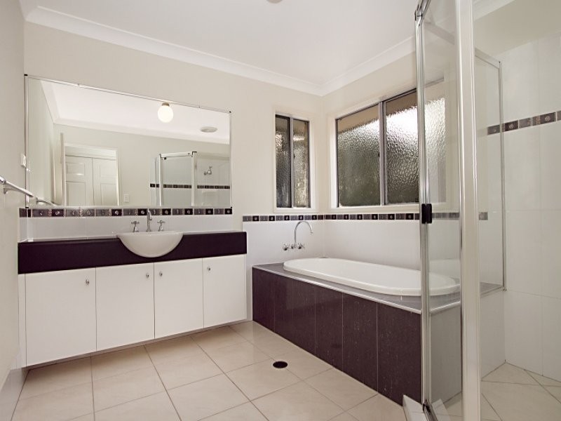 6 Girraween Place, Cashmere QLD 4500