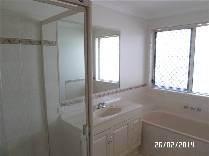 8 Cassinia Court, Eatons Hill QLD 4037