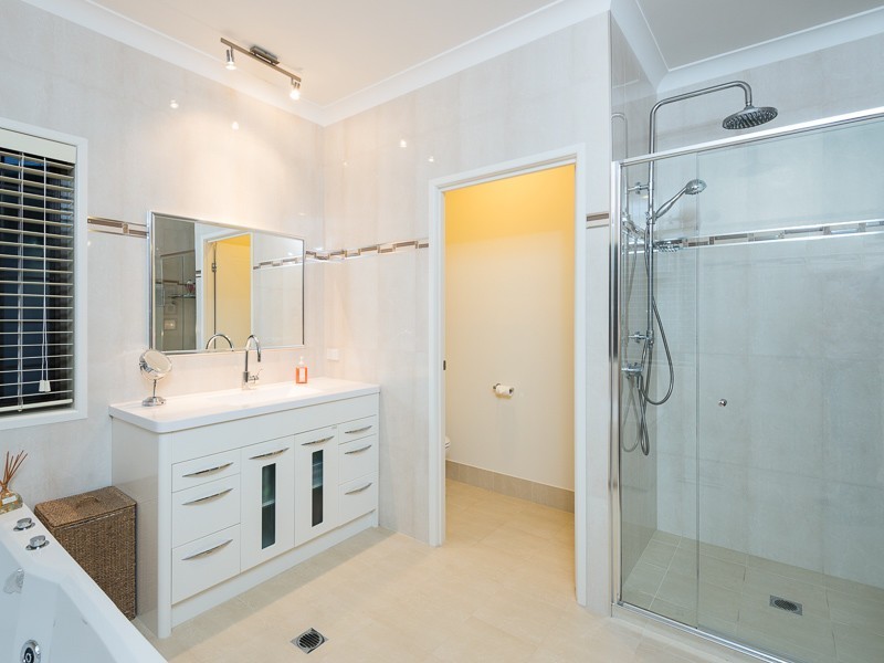 12 Confluence Court, Eatons Hill QLD 4037