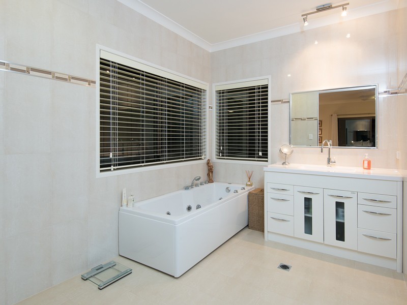 12 Confluence Court, Eatons Hill QLD 4037