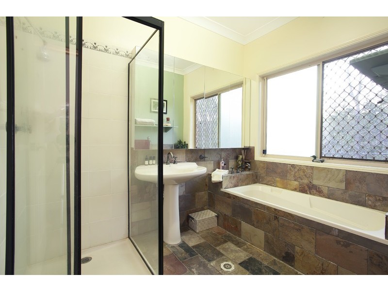 415 Eatons Crossing Road, Eatons Hill QLD 4037