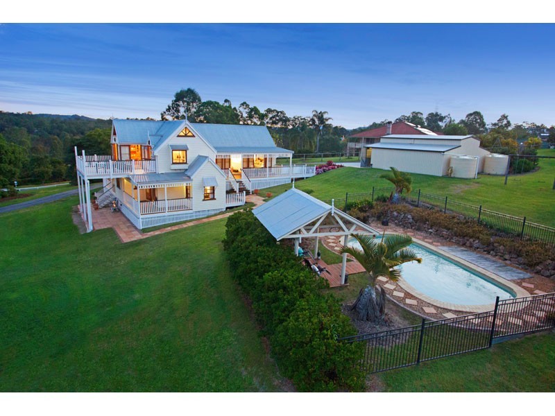 14 River Oaks Drive, Eatons Hill QLD 4037