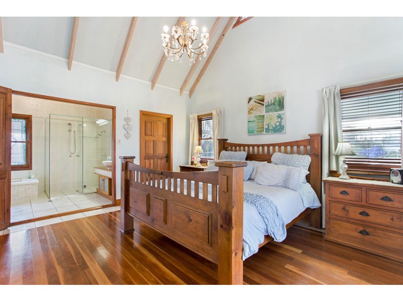 14 River Oaks Drive, Eatons Hill QLD 4037