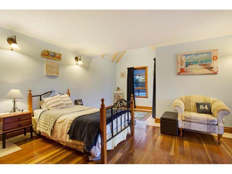 14 River Oaks Drive, Eatons Hill QLD 4037