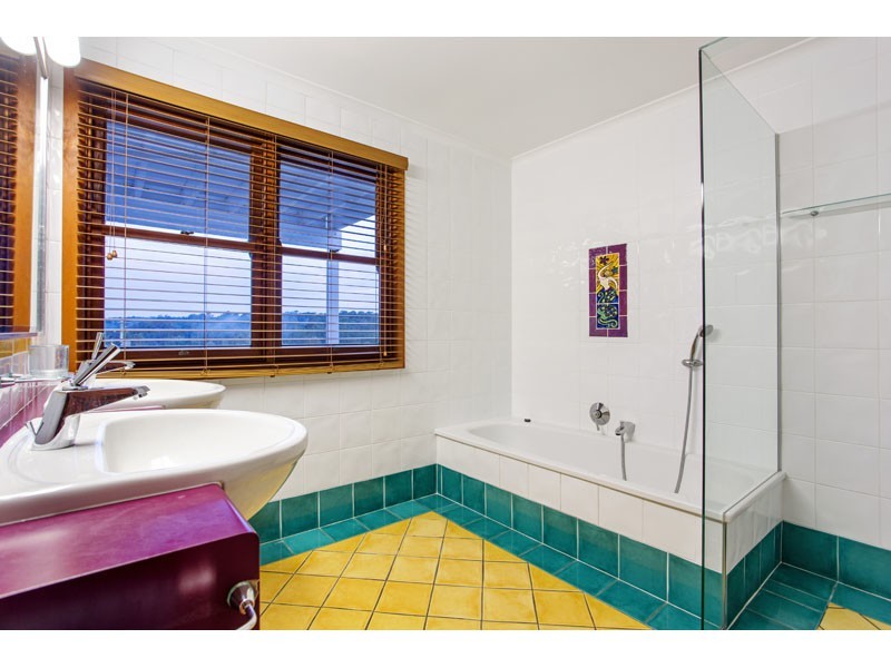 14 River Oaks Drive, Eatons Hill QLD 4037