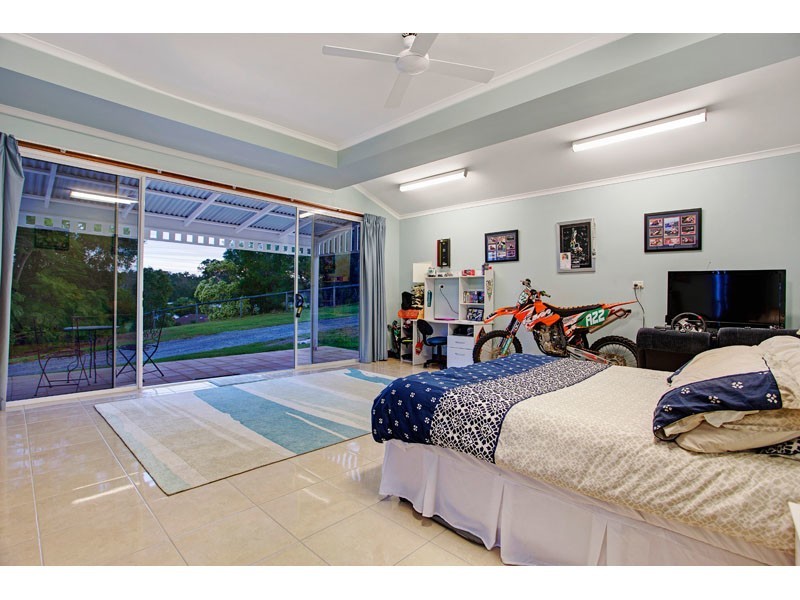 14 River Oaks Drive, Eatons Hill QLD 4037