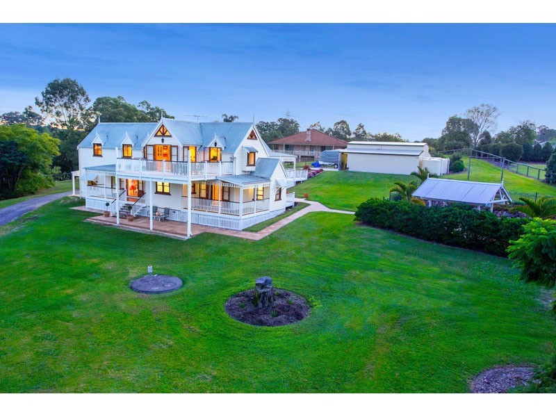 14 River Oaks Drive, Eatons Hill QLD 4037